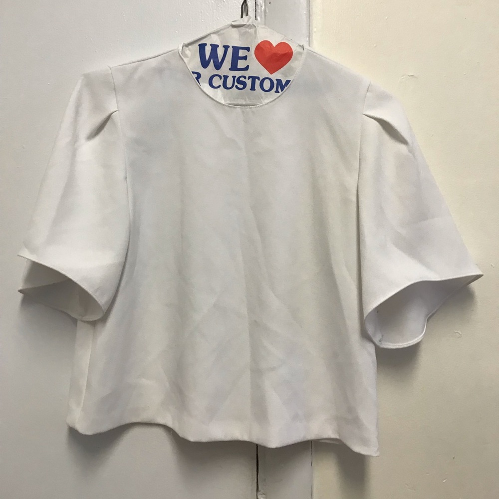 Bell/ puffed white sleeve shirt